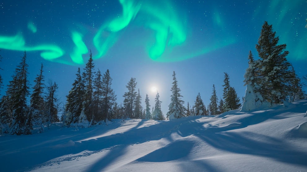 Finnland ist ein Sehnsuchtsziel für alle, die die Nordlichter betrachten oder im Schnee und in der Natur wandern möchten
