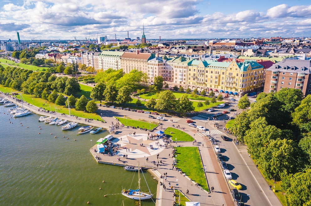 1. Helsinki – die Hauptstadt Finnlands befindet sich im Süden des Landes auf einer Halbinsel am Finnischen Meerbusen. Die hübsche grüne Stadt bietet eine charmante Mischung aus Natur, Kultur und Stadtleben.