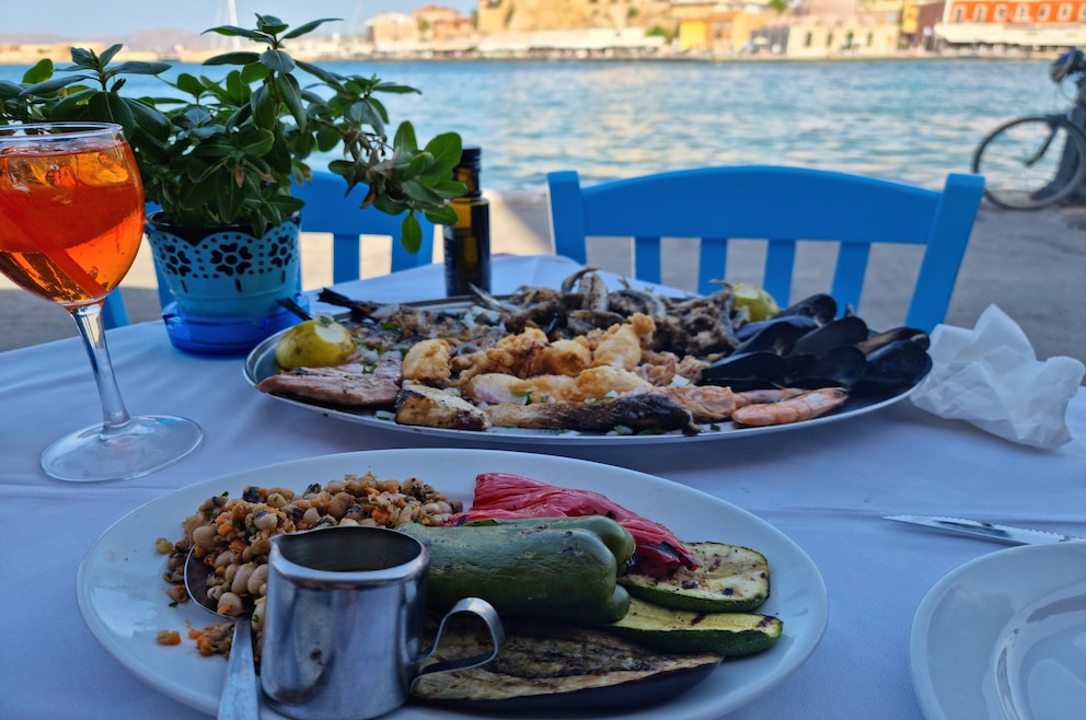 9. Sich durch die köstliche griechische Küche essen und trinken