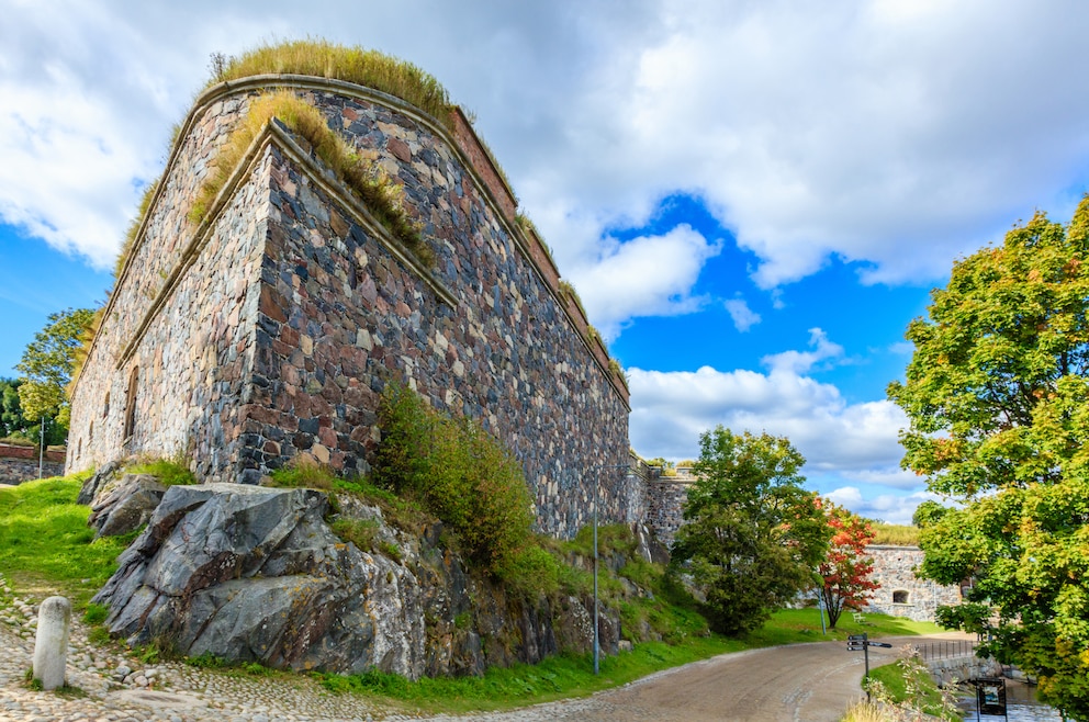 2. Festung Suomenlinna – die Seefestung in Helsinki mit ihren Geschützen und Verteidigungswällen stammt aus dem 18. Jahrhundert und liegt auf sechs verbundenen Inseln