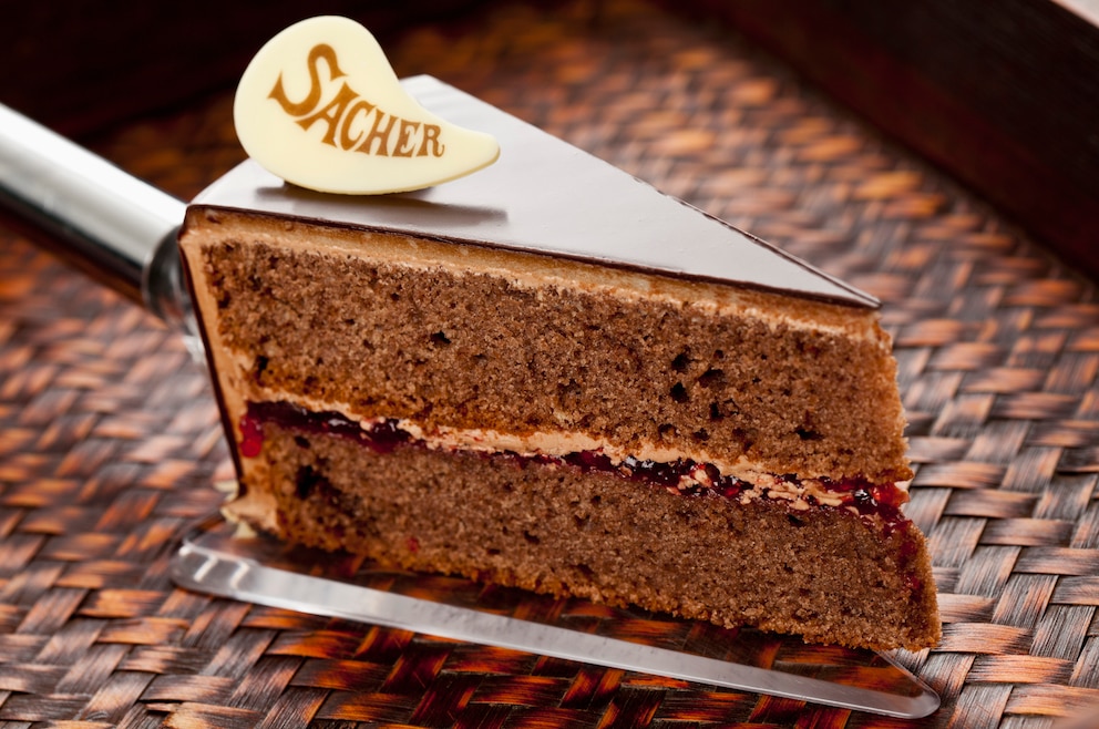 5. Sachertorte essen