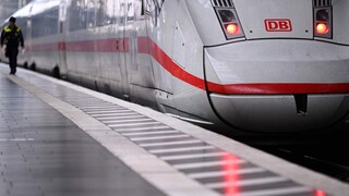 Jeder zweite Fernzug der Deutschen Bahn verspätete sich im vergangenen Monat