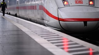 Jeder zweite Fernzug der Deutschen Bahn verspätete sich im vergangenen Monat