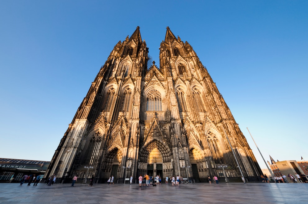 3. Kölner Dom – die römisch-katholische Kathedrale des Erzbistums Köln wurde zwischen 1248 und 1880 errichtet