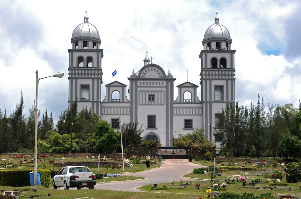7. Basílica de Nuestra Señora de Suyapa – die katholische Kirche in Tegucigalpa ist der heiligen Mutter Maria geweiht