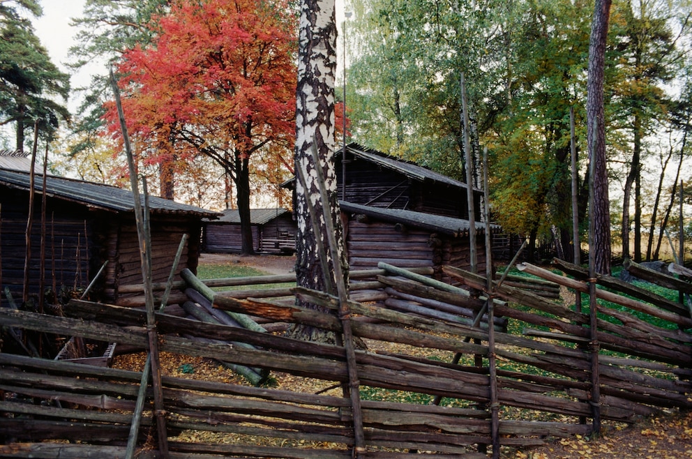 8. Freilichtmuseum Seurasaari – in dem saisonal geöffneten Museum unweit des Stadtzentrums Helsinkis sehen Besucher historische finnische Hütten, Bauernhöfe und Herrenhäuser