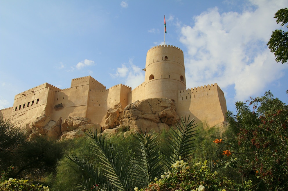 7. Imposante Festungsanlagen besuchen und in die Geschichte eintauchen (im Bild: Nakhal-Fort)