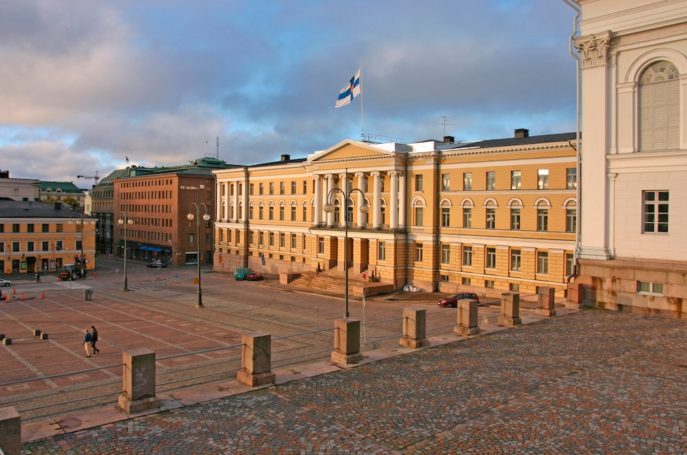 1. Senaatintori – der Senatsplatz befindet sich im Zentrum der finnischen Hauptstadt, unweit der Hauptstraße Aleksanterinkatu
