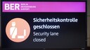 Schild Sicherheitskontrolle BER Streik Flughäfen