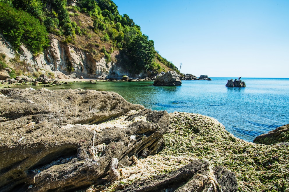 Felsen und Wasser