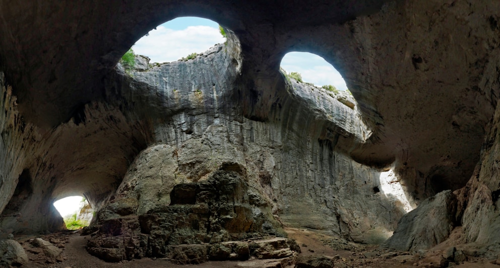 Höhle mit zwei Löcher