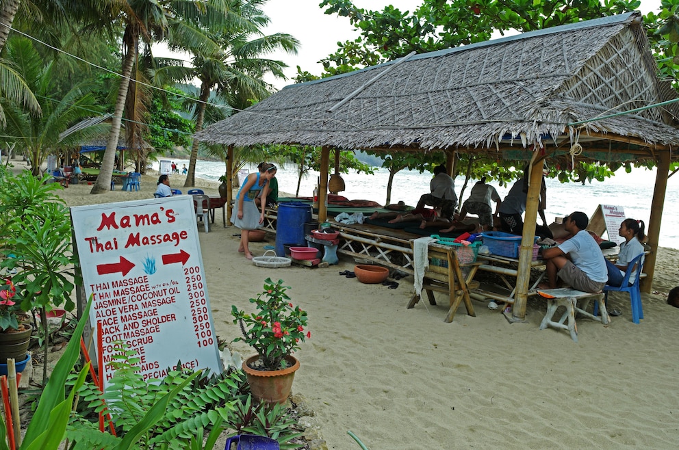 Thai-Massage am Strand von Koh Phangan