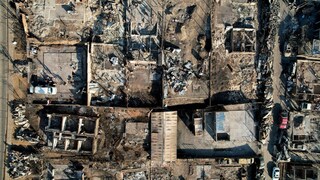 In Chile wüten derzeit verheerende Waldbrände und forderten bereits zahlreiche Menschenleben. In besonders betroffenen Gebieten wie in der Küstenstadt Viña del Mar wurden zudem etliche Häuser zerstört.