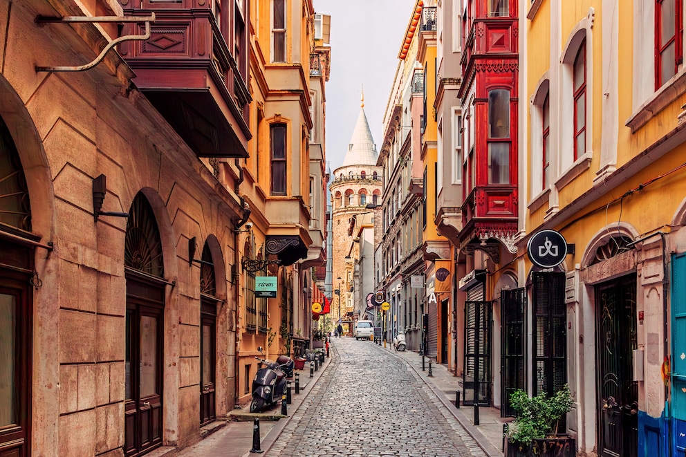 Der Galataturm liegt in Galata, einem Viertel des Bezirks Beyoğlu. 