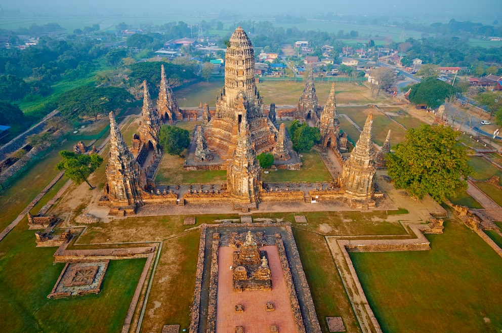 9. Ayutthaya – die Stadt rund 80 Kilometer nördlich von Bangkok ist die einstige Hauptstadt des Königreichs Siam. Sie gilt als ruhiges Gegenstück zur schrillen thailändischen Hauptstadt