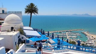Tunesien ist neben kulturellen Hihlights für schöne Mittelmeerstrände, insbesondere in Urlaubsregionen wie Hammamet und Sousse, bekannt.
