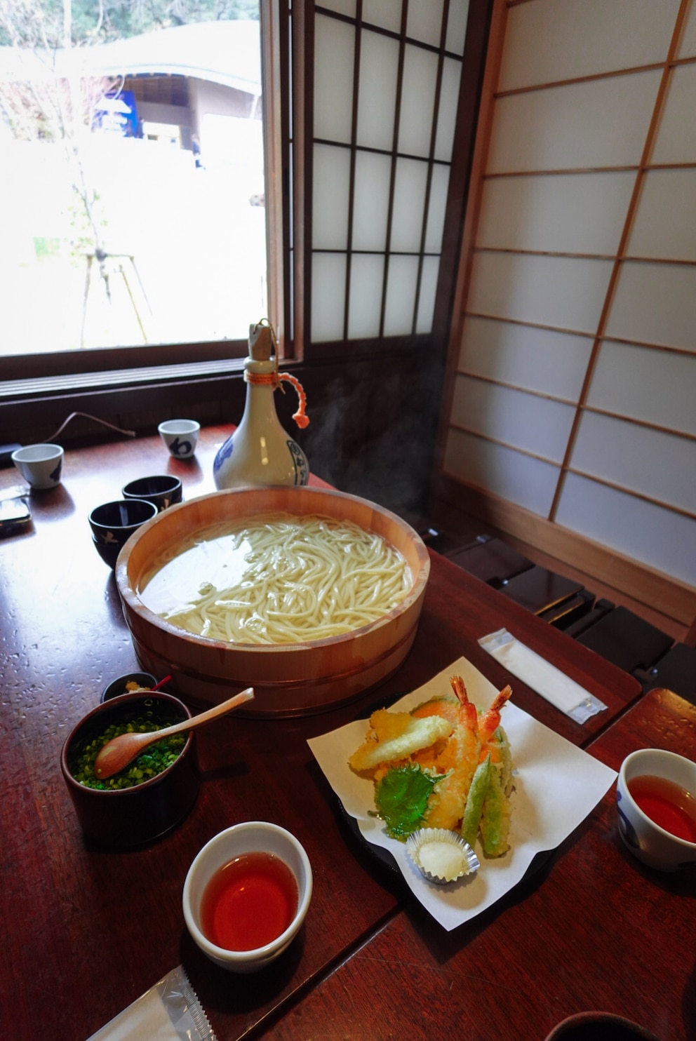 Das Restaurant Wara-Ya ist auf Udon-Nudeln spezialisiert – köstlich!