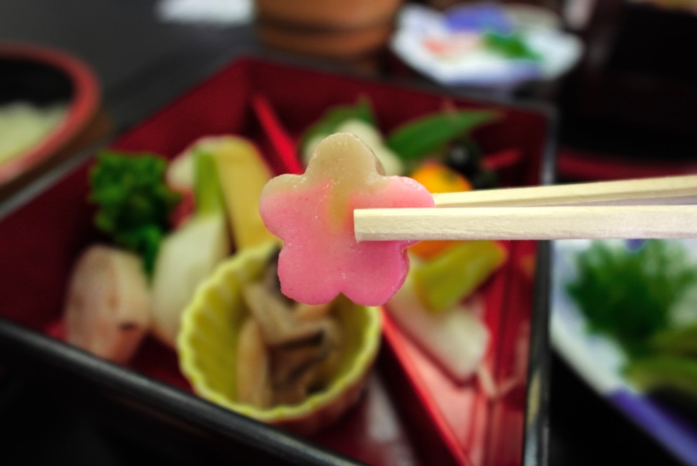 Wenn Sie Kaiseki-Ryouri bestellen, kriegen Sie viele kleine Gänge mit lokalen Spezialitäten