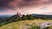 Die Burg Cachtice, auf Deutsch „Burg Schächtitz“, war der Sitz der als „Blutgräfin“ bekannt gewordenen Elisabeth Báthory