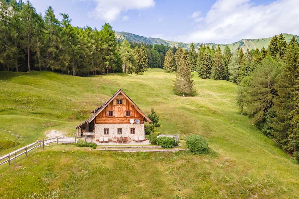 Weit und breit niemand, der einen stören kann. Die Dovje Eco Lodge liegt gut versteckt in den slowenischen Alpen