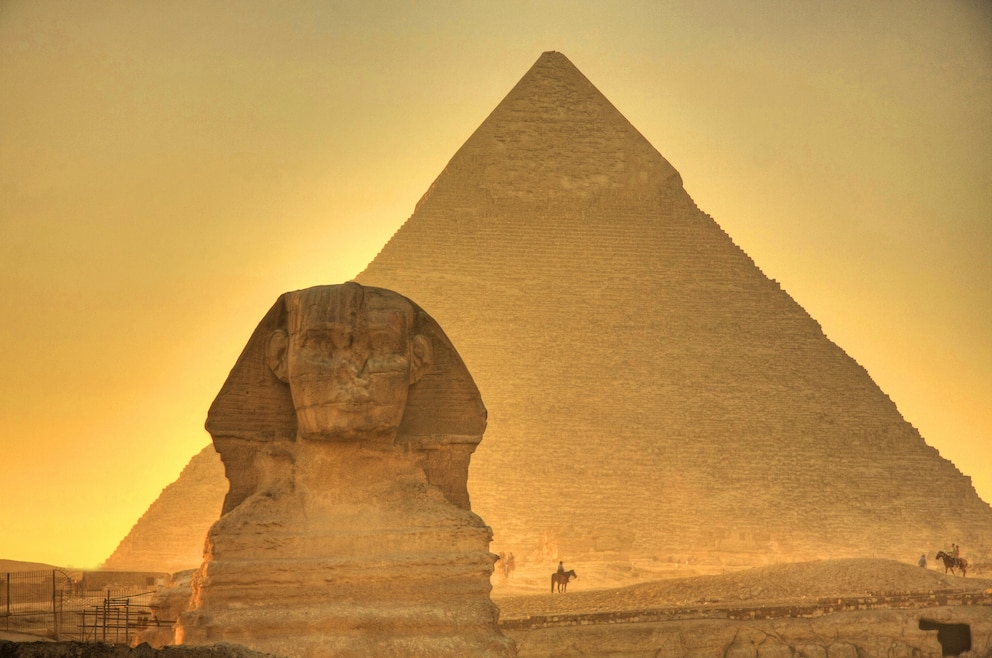 Pyramiden und große Sphinx in Gizeh 
