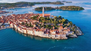 Die Lage auf einer Halbinsel in der kroatischen Adria macht Rovinj besonders reizvoll