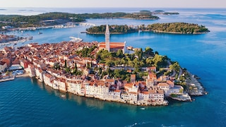 Die Lage auf einer Halbinsel in der kroatischen Adria macht Rovinj besonders reizvoll