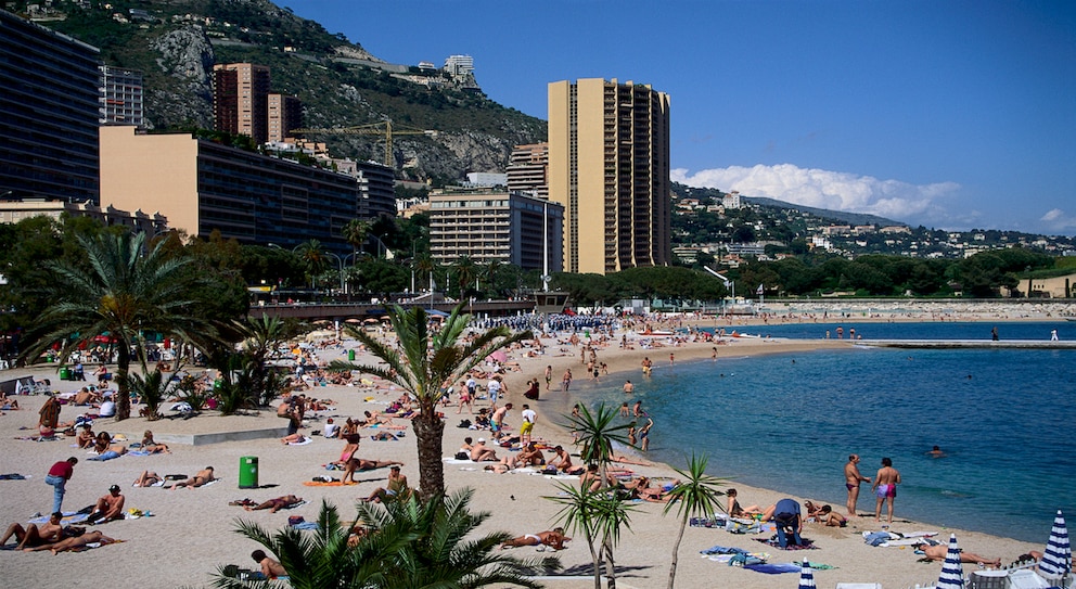 La Plage Larvotto – der künstlich angelegte Sandstrand befindet sich in Monte-Carlo, einem Stadtteil von Monaco
