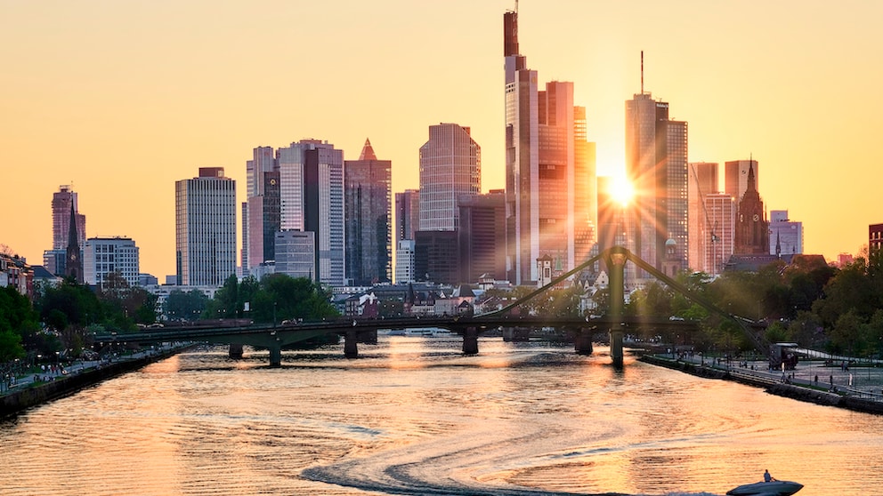 Ausflüge Rhein-Main: Blick auf Frankfurter Skyline