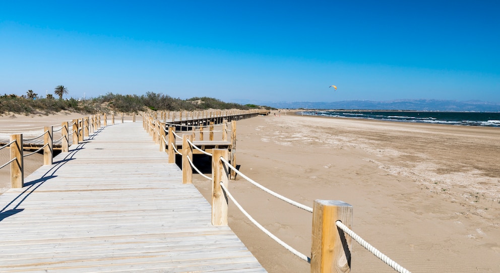 Der Playa de Riumar bei Tarragona bietet mit seiner Dünenlandschaft einen für die Gegend untypischen und daher ganz besonderen Anblick