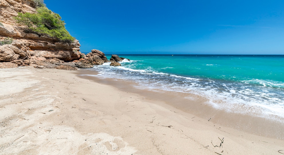 Der Strand Cala Misteri in Tarragona ist 80 Meter lang und wurde 2018 mit der Blauen Flagge ausgezeichnet 