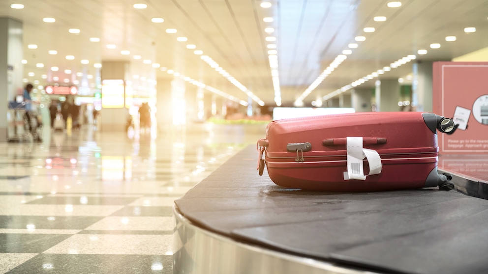 IATA-Flughafen-Codes: Koffer auf dem Gepäckband