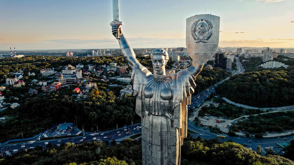 Mutter Ukraine, eine der größten Statuen der Welt