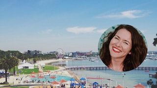 Geelong in Australien: Foto-Montage aus Strandabschnitt und Travelbook-Autorin Anna Wengel (jetzt Chiodo)