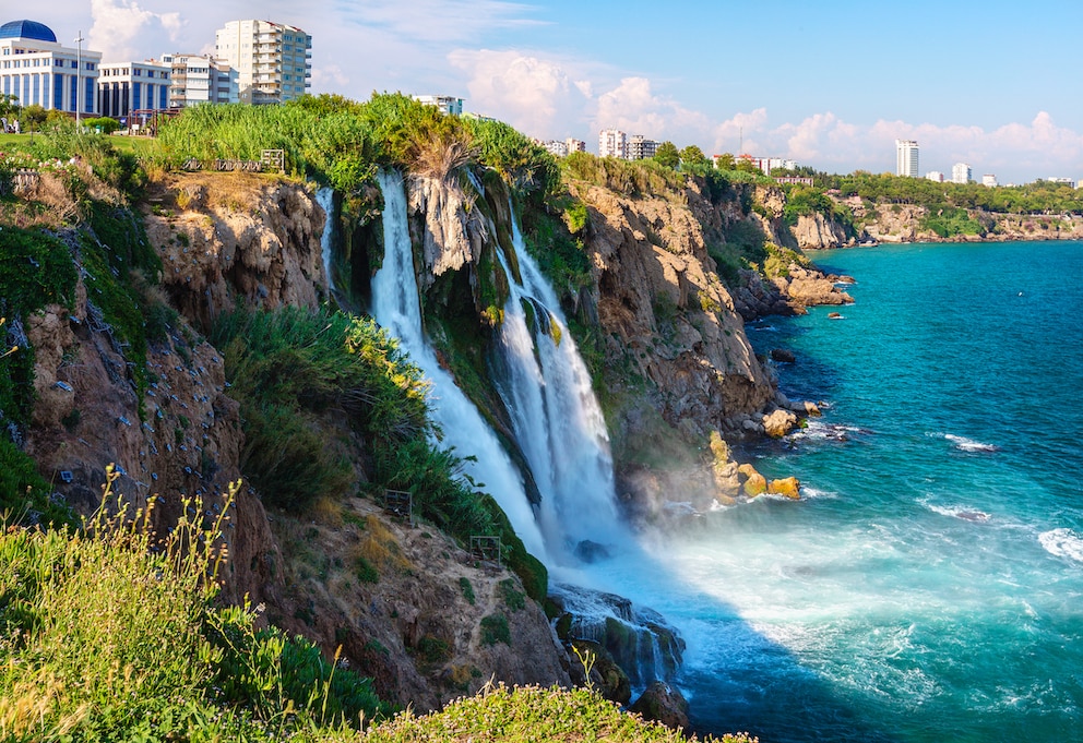 Strände an der türkischen Riviera: Düden Wasserfälle am Lara Beach