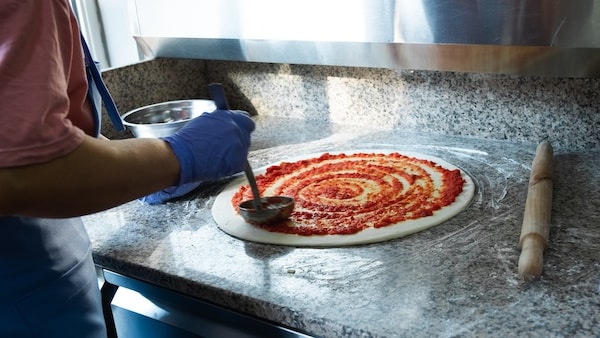 Pizza mit Tomatensauce soll nicht in Italien erfunden worden sein