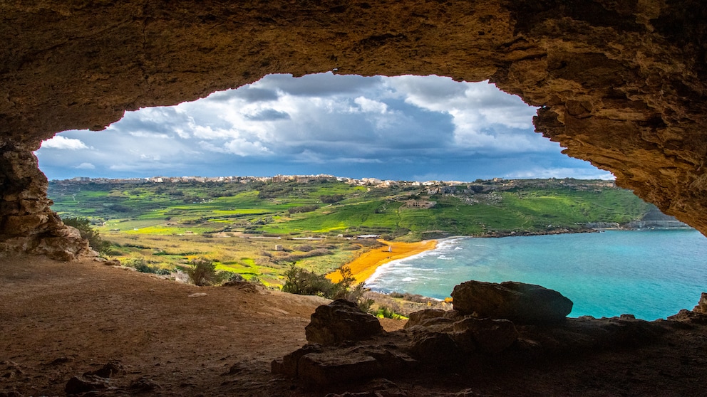Die kleine Insel Gozo liegt direkt neben Malta und gehört zur gleichnamigen Republik.