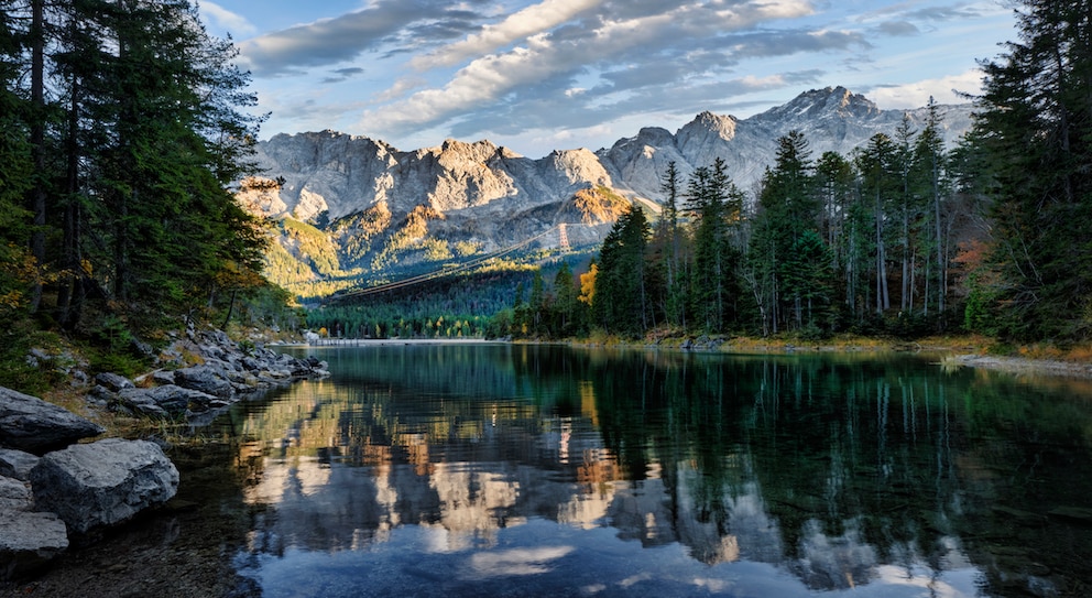 Der Eises bei Grainau im Allgäu, im Hintergrund die Zugspitze