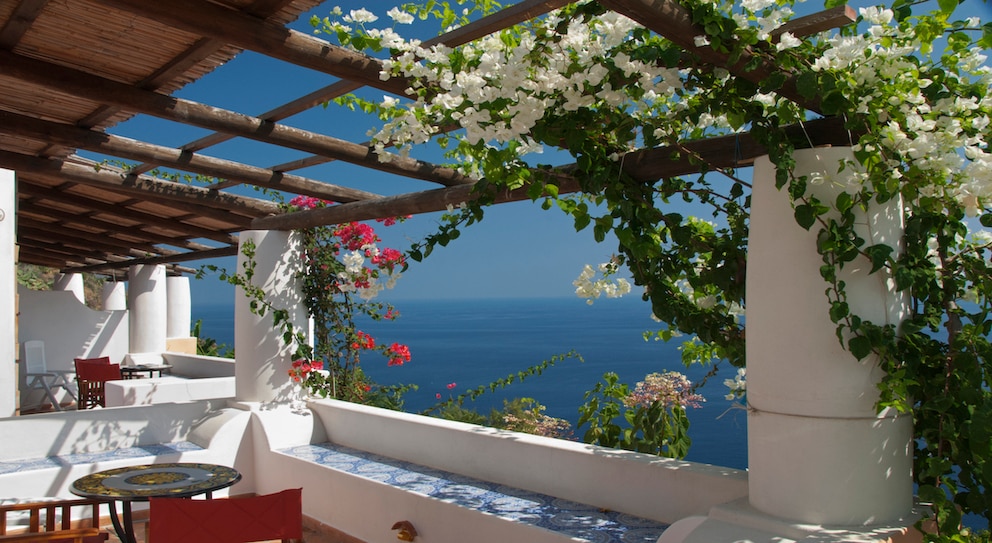 Die Terrasse des La Canna Hotels auf Sizilien