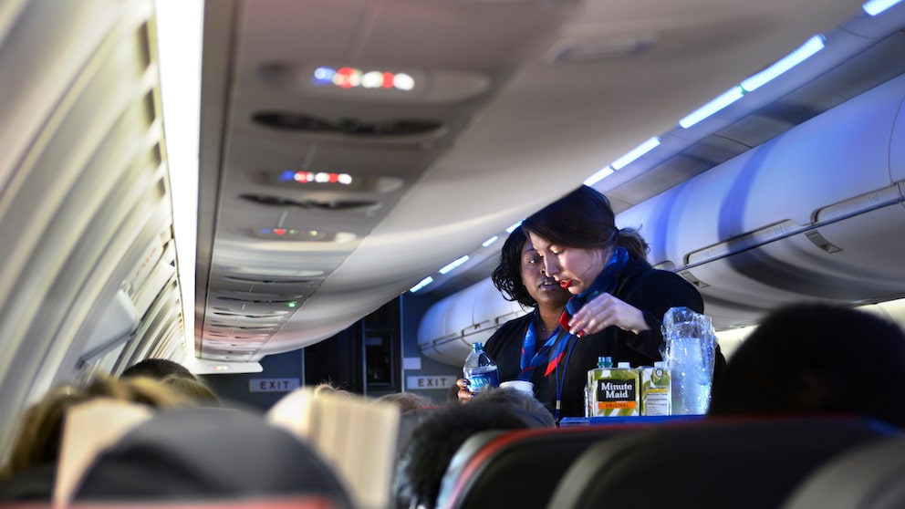 Flugbegleiter leiden unter Verhaltensweisen von Fluggästen, die nerven