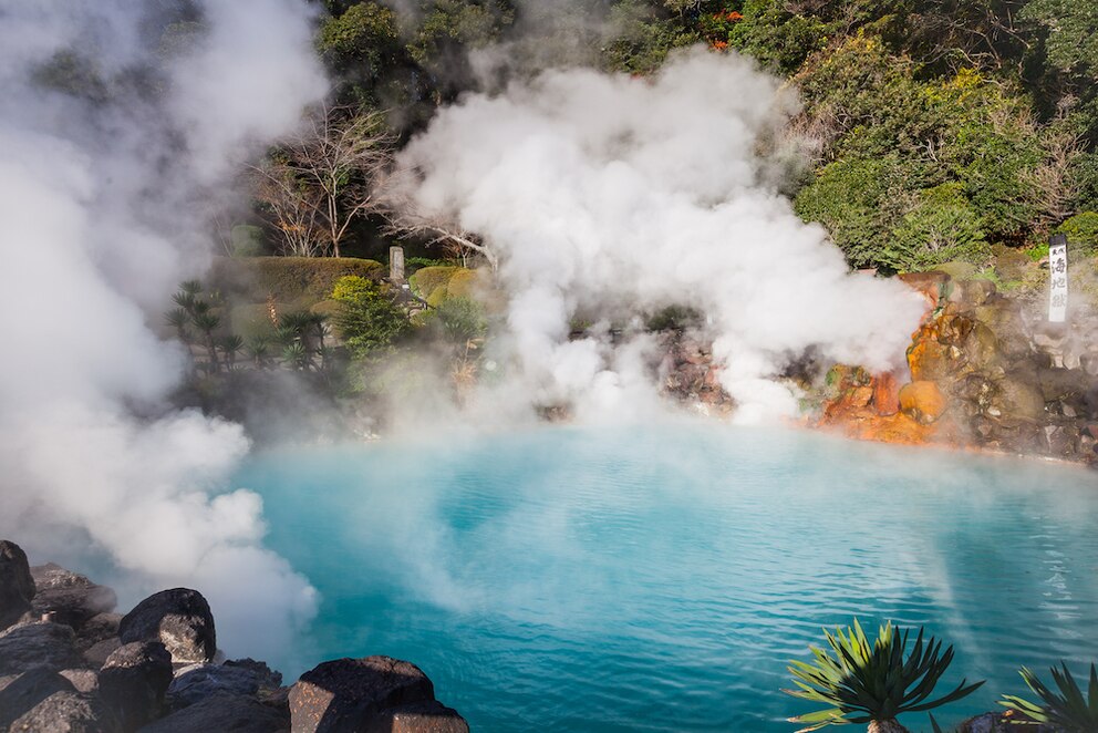 Beppu in Japan: Blick auf Umi Jigoku Quelle