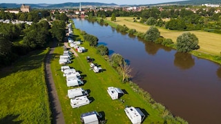 Campingplätze in Deutschland erhöhen Preise: Blick auf Campingplatz im Weserbergland