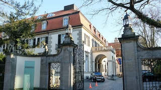 Eine der EM-Nationalmannschaften hat Hotelzimmer im Schlosshotel im Grunewald gebucht