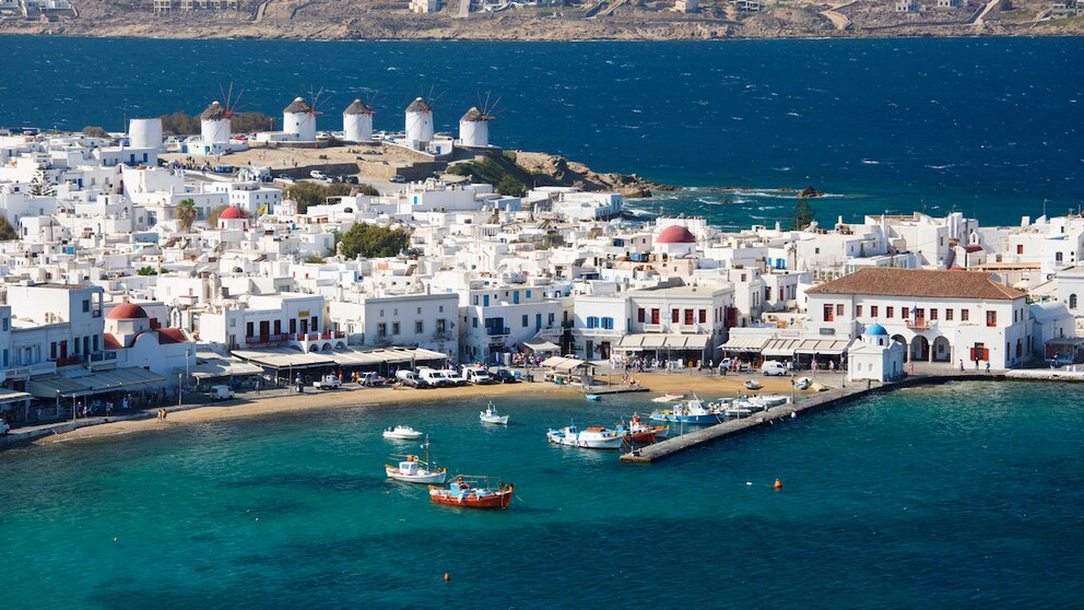 Vor allem die griechische Ägäis mit Inseln wie Mykonos und Santorini ist besonders stark vom Massentourismus in der EU betroffen
