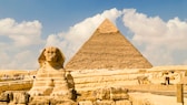 Blick auf Pyramiden von Ägypten samt Sphinx
