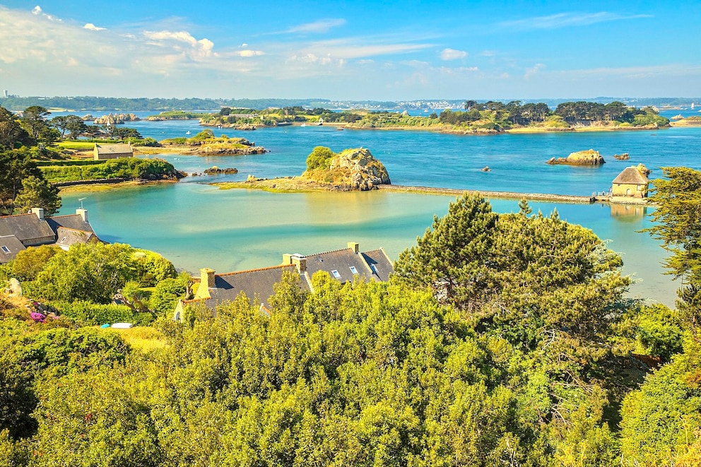 Die Île de Bréhat in der Bretagne wird auch als Insel der Blumen bezeichnet
