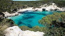 Menorca gehört zu den beliebten Baleareninseln im Mittelmeer (im Bild: Cala Mitjana)