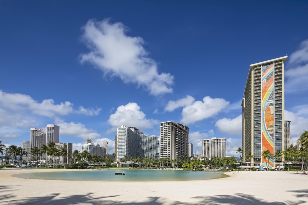 Duke Kahanamoku Beach at Waikiki Beach on Oahu in Hawaii is the most beautiful beach in the U.S. 2024