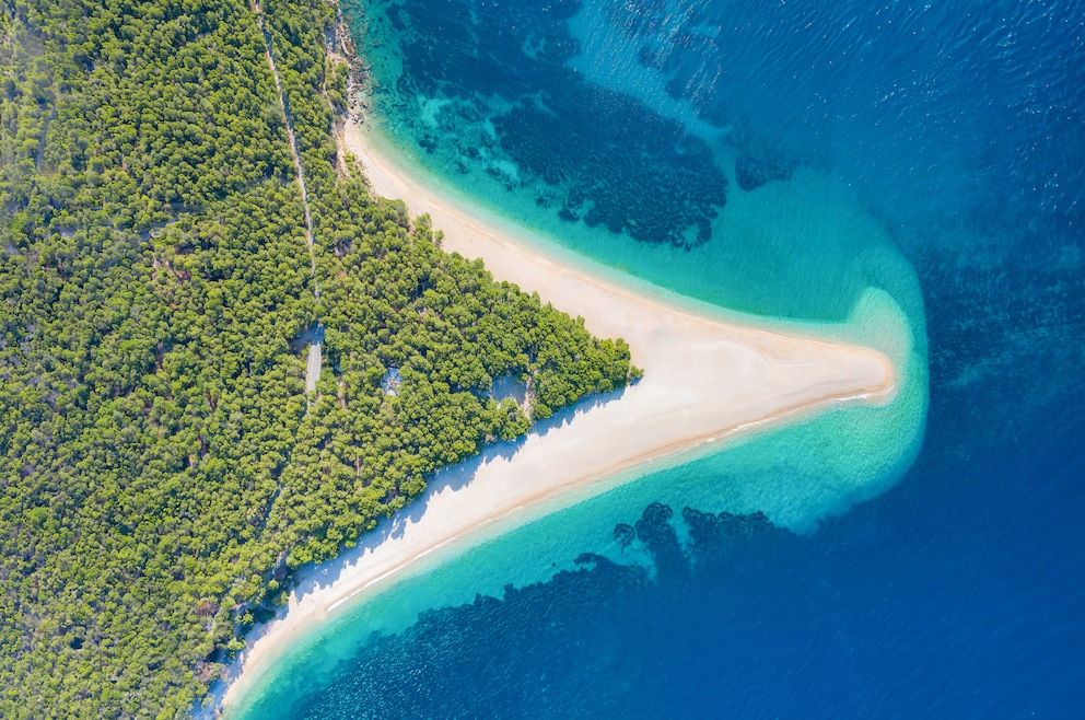 Das Goldene Horn ist ein beliebter Strand in Kroatien