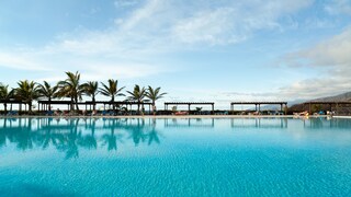 Wer den ganzen Tag im Pool oder am Strand abhängt, ist mit einem All-inclusive-Urlaub besser beraten als mit Halbpension